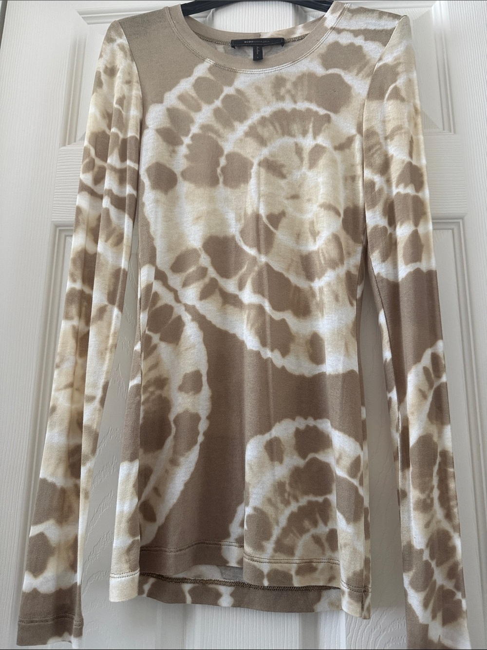 BCBGMaxAzria 🕸️Beige and White Tie-Dye Crewneck Sweater